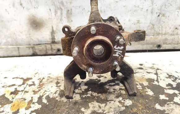 Chrysler Voyager Front wheel hub