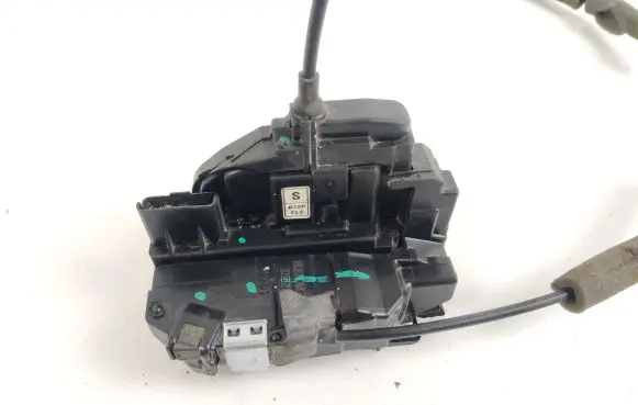 Renault Koleos II Front door lock
