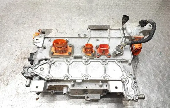 Nissan Leaf I (ZE0) Voltage converter inverter 