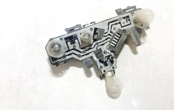 Volkswagen Polo III 6N 6N2 6NF Tail light bulb cover holder 39906690