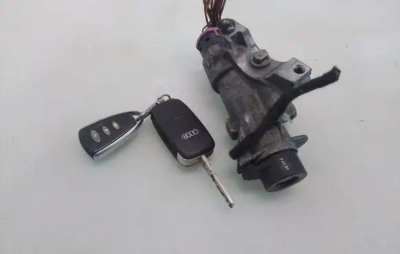 Audi A4 S4 B6 8E 8H Ignition lock 4B0905851