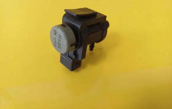 Volkswagen Golf IV Turbo solenoid valve 1J0906283A