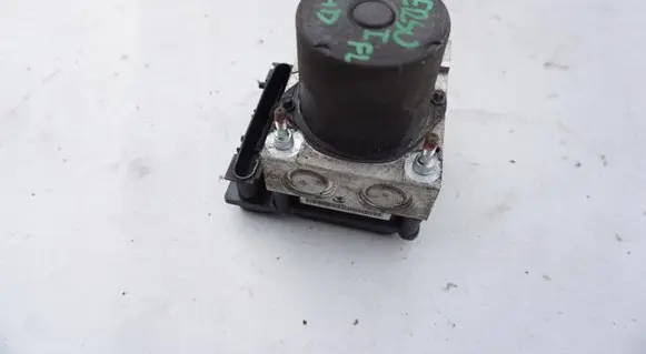 Toyota Avensis T220 ABS Pump