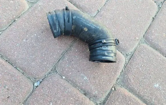 Volkswagen Golf VII Intercooler hose/pipe 04L131521