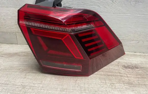 Volkswagen Tiguan Rear/tail lights 5NA945208J