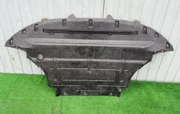 Audi Q5 SQ5 Engine splash shield/under tray 8R1863821D