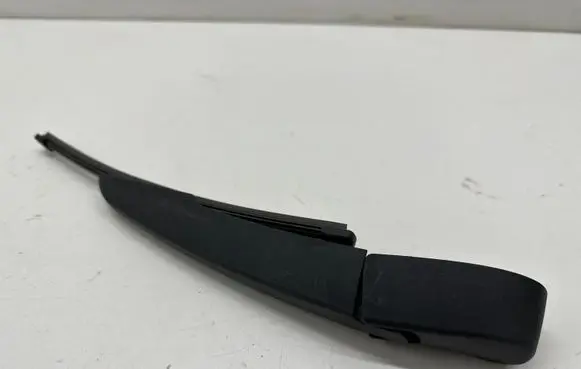 Rear wiper blade arm