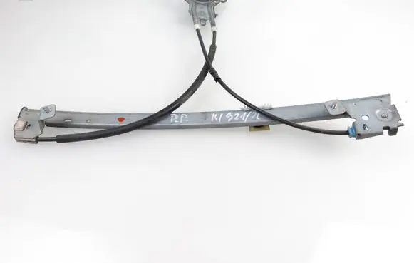 Citroen Saxo Front door manual window regulator 