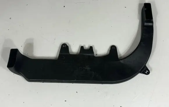BMW iX Cabin air duct channel 7947985