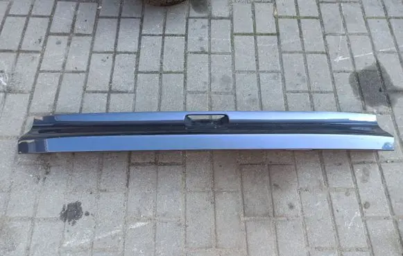Tailgate trim