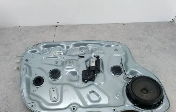 KIA Ceed Front door window regulator with motor 824701H020