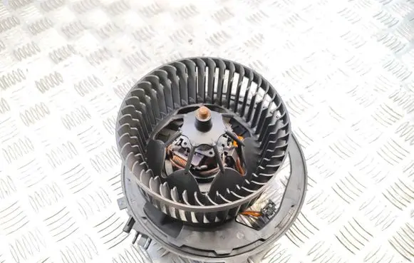 Volkswagen Golf VII Heater fan/blower 5Q1819021A