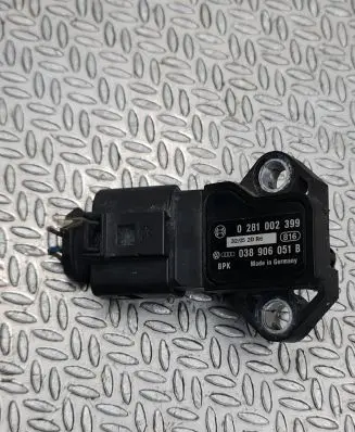 Volkswagen Golf V Air pressure sensor 0281002399 038906051B