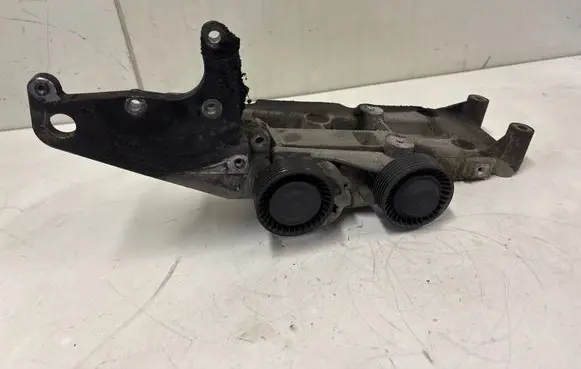 Volvo S60 Generator/alternator bracket 30757068