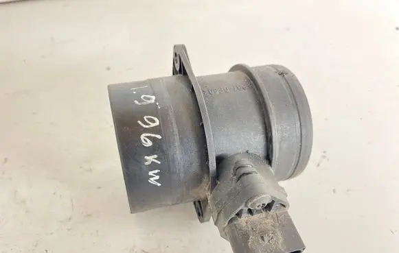 Volkswagen Golf IV Mass air flow meter 0281002461 074906461B