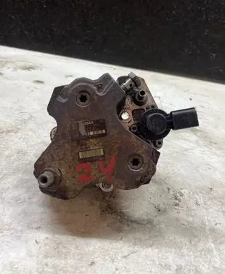 BMW 5 E60 E61 Fuel injection high pressure pump 7798333 698721 0445010146