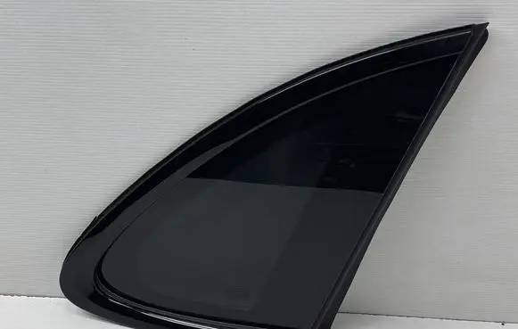 Porsche Cayenne (9Y0 9Y3) Rear side window 9Y0845298 43R010588 DOT899AS3M3966