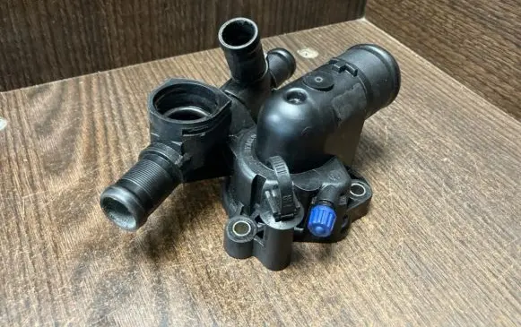 Thermostat/thermostat housing