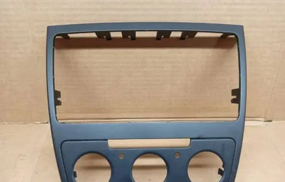 Radio/GPS head unit trim