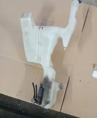 Ford Fiesta Windshield washer fluid reservoir/tank 8A6117B613AD