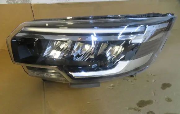 Nissan NV300 Headlight/headlamp 260605887R