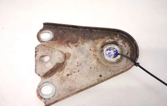 Volvo S80 Engine mounting bracket