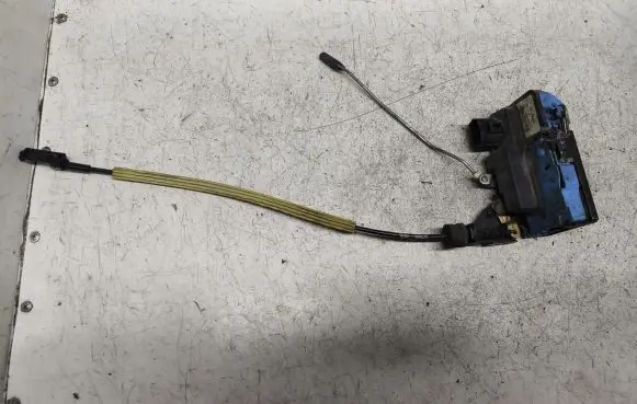 Volvo XC70 Front door lock