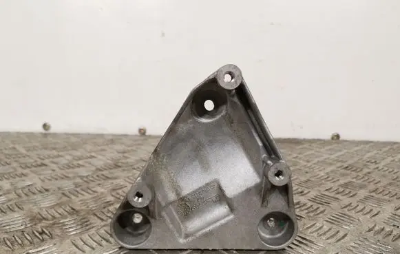 Opel Mokka X A/C compressor mount bracket 420702815 55577637
