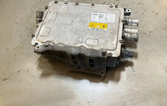 Voltage converter inverter