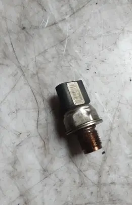 Audi Q7 4L Fuel pressure sensor 05A906051