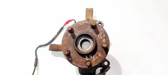 Toyota Corolla Verso AR10 Front wheel hub