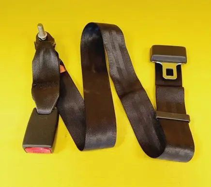 Mazda 626 Rear seatbelt buckle 0427042