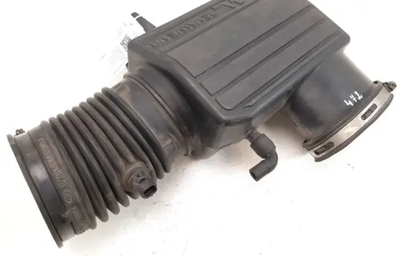 Lincoln Navigator Intake resonator YL7U9F805AA F75U9B647AA