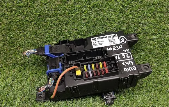 Opel Corsa D Power management control unit 13308949 13308949SK 28189301
