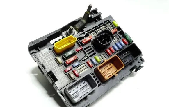 Citroen Berlingo Fuse module 9666700180 11730547
