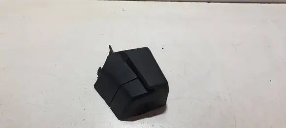 Volvo XC70 Seat belt trim 