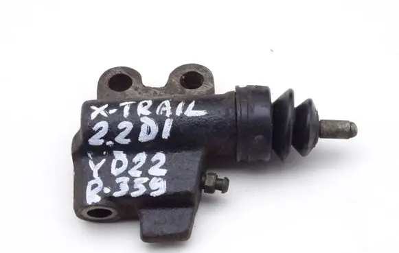 Nissan X-Trail T30 Clutch slave cylinder 