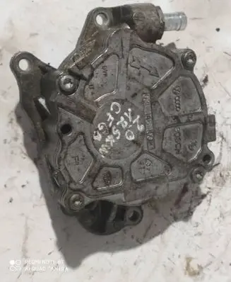 Volkswagen PASSAT B7 Vacuum pump 03L145100F