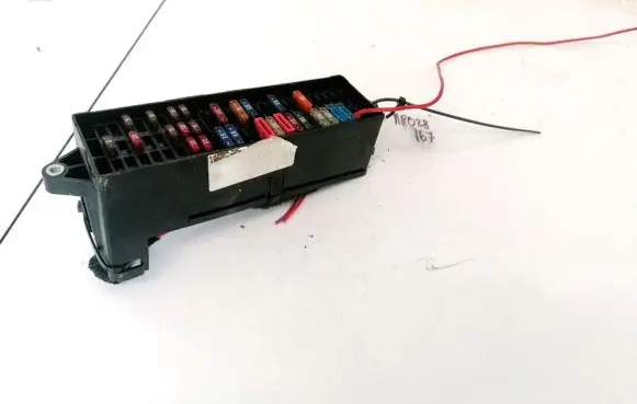 Volkswagen Touran I Fuse box set