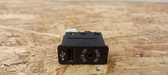 BMW i3 USB socket connector 9266607