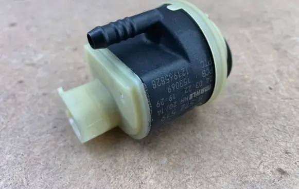 BMW 5 F10 F11 Fuel filter heater 13328572519 8572519 13328517897