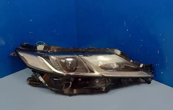 Toyota Camry VIII XV70 Headlight/headlamp 8111033D71 A1R1210001