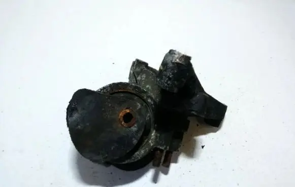 Volvo S40, V40 Engine mount bracket mr290428