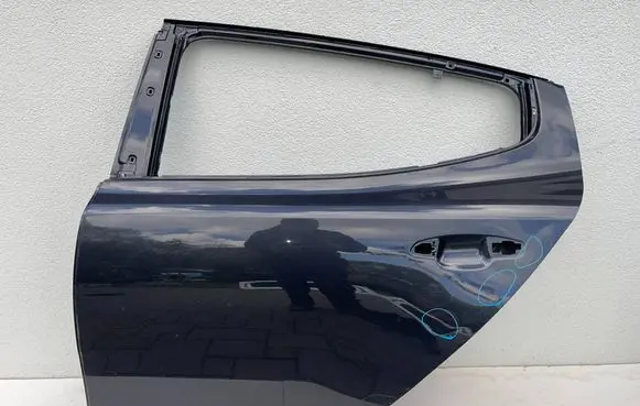 KIA Stinger Rear door
