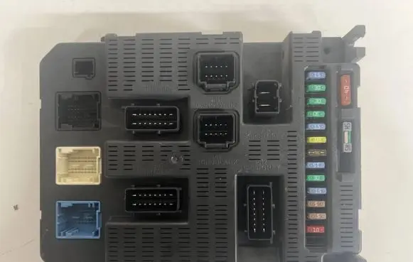 Peugeot 308 Comfort/convenience module 9663798180 2579967180108