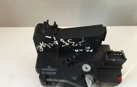 Renault Trafic II (X83) Front door lock 8200008247