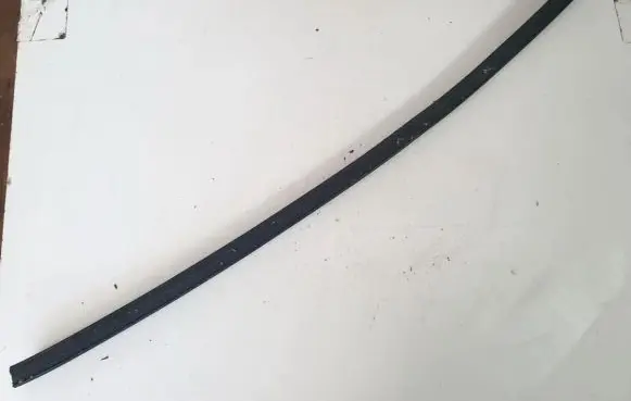 Toyota RAV 4 (XA20) Front door glass trim molding 