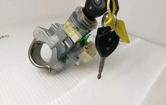 Toyota RAV 4 (XA30) Ignition lock 45020426 8978342040