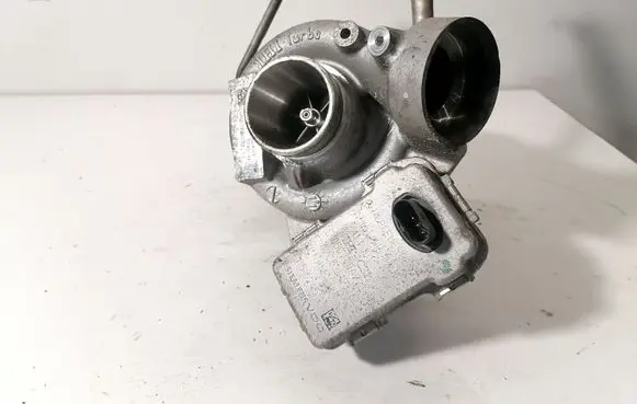 Mercedes-Benz E W212 Turbo A6519060200 A6510900080