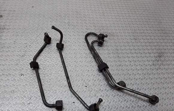 Skoda Octavia Mk1 (1U) Fuel injector supply line/pipe 